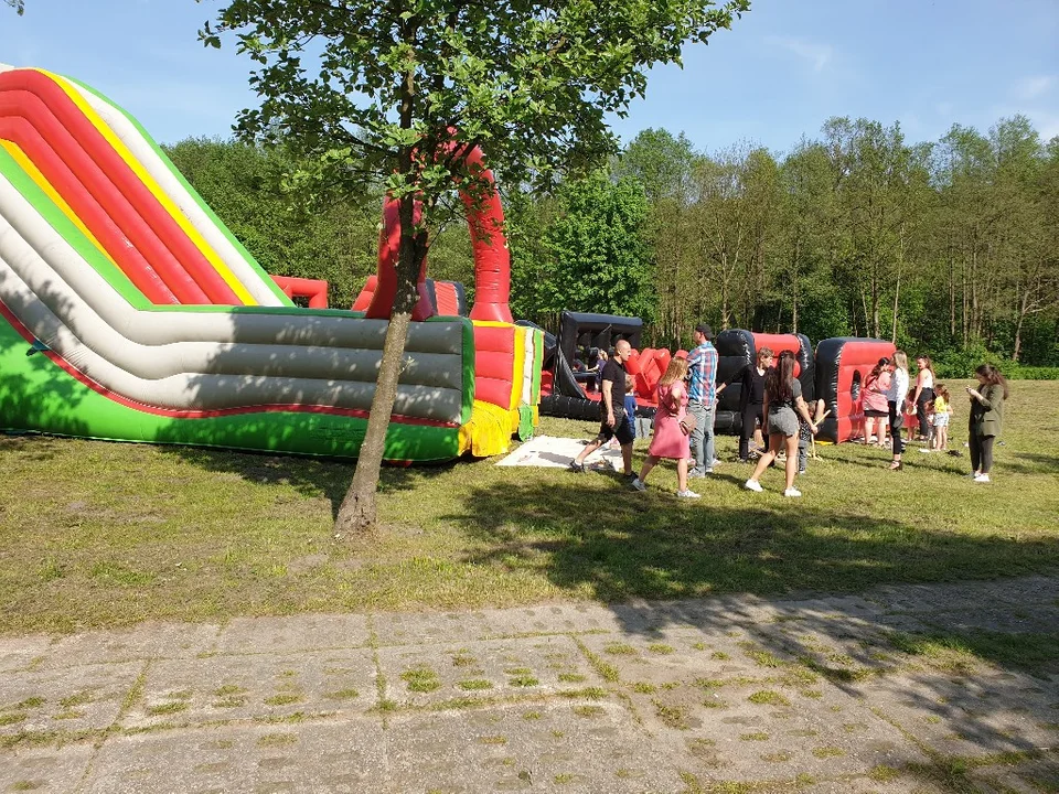 Piknik Strażacki w Dzierżąznej pod Zgierzem. Piękna pogoda i mnóstwo atrakcji, muzyki i dobrego jedzenia [zdjęcia]