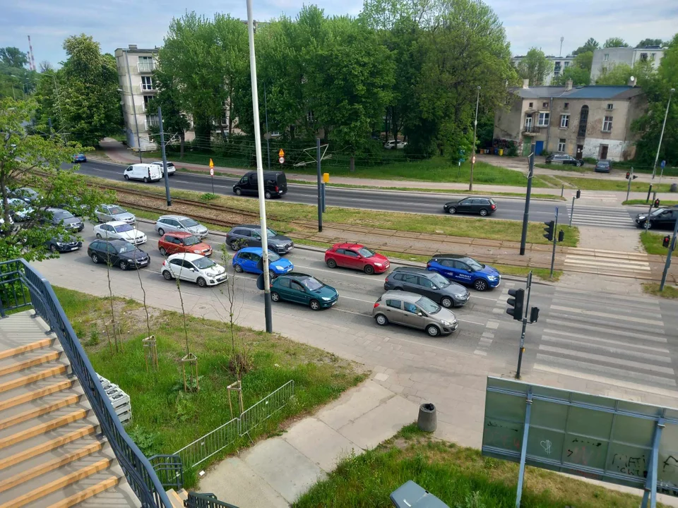 Zasłabnięcie pasażera MPK na Zachodniej, zablokowane skrzyżowanie z al. Włókniarzy. Sprawdź utrudnienia w ruchu