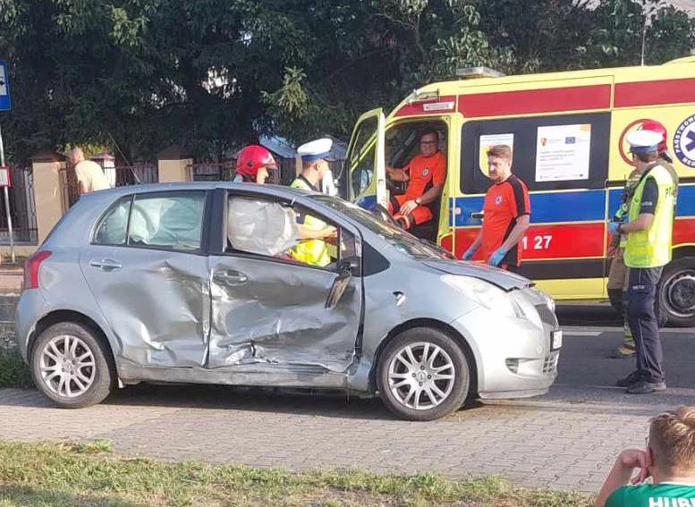 Wypadek przy bełchatowskim markecie. Potrzebna była pomoc pogotowia ratunkowego - Zdjęcie główne