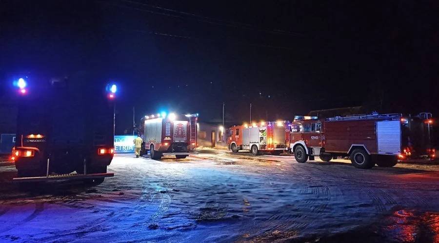 Pożar w powiecie kutnowskim. W akcji liczne siły straży pożarnej - Zdjęcie główne