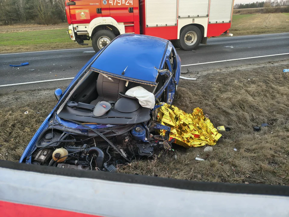 Tragedia na drodze krajowej w Łódzkiem. Zginął kierowca osobówki