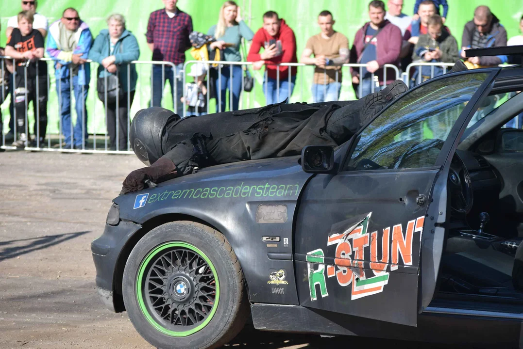 Giganty na czterech kołach zrobiły duże show! Widowiskowy pokaz monster trucków