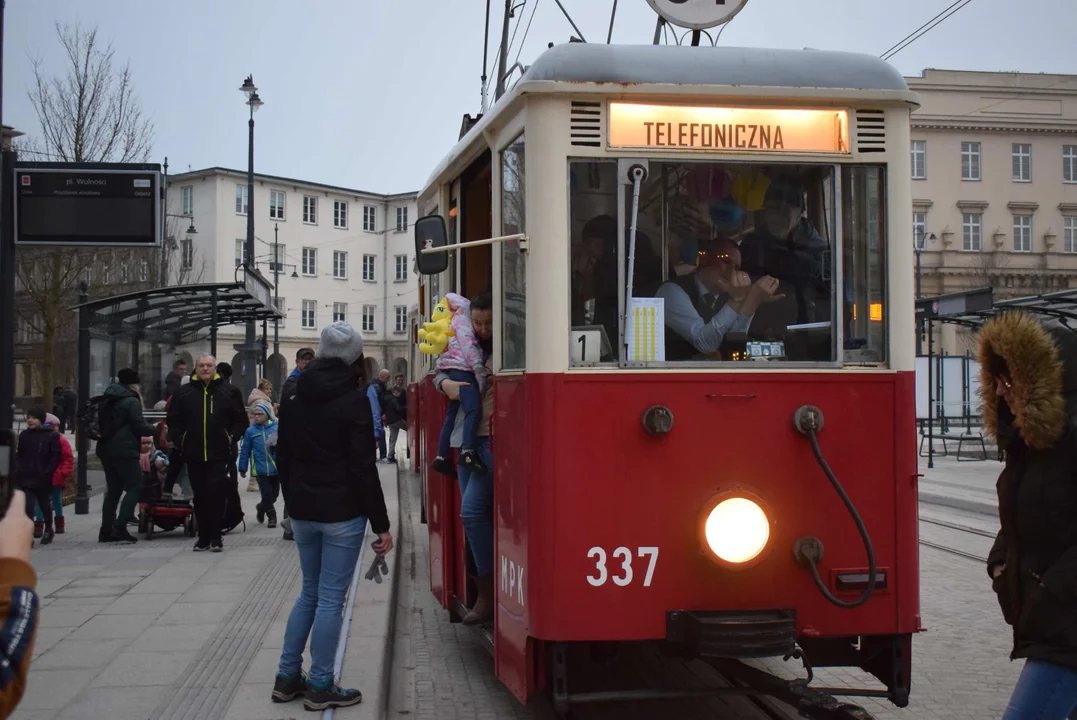 Zabytkowy tramwaj na placu Wolności