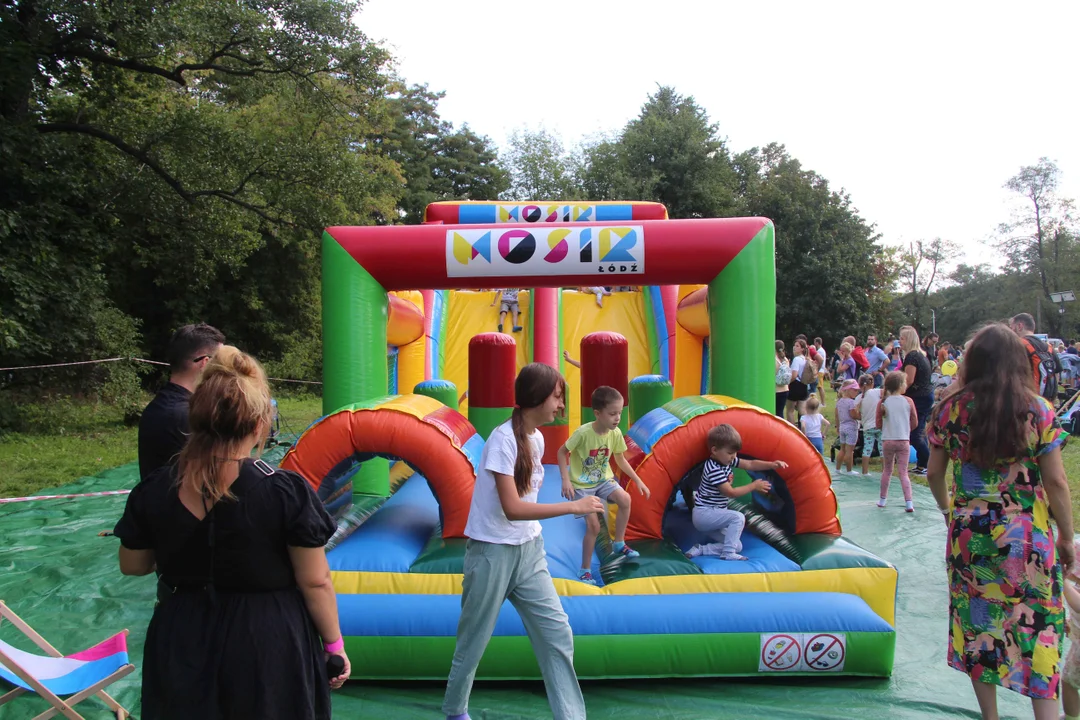 Piknik rodzinny w parku na Młynku w Łodzi