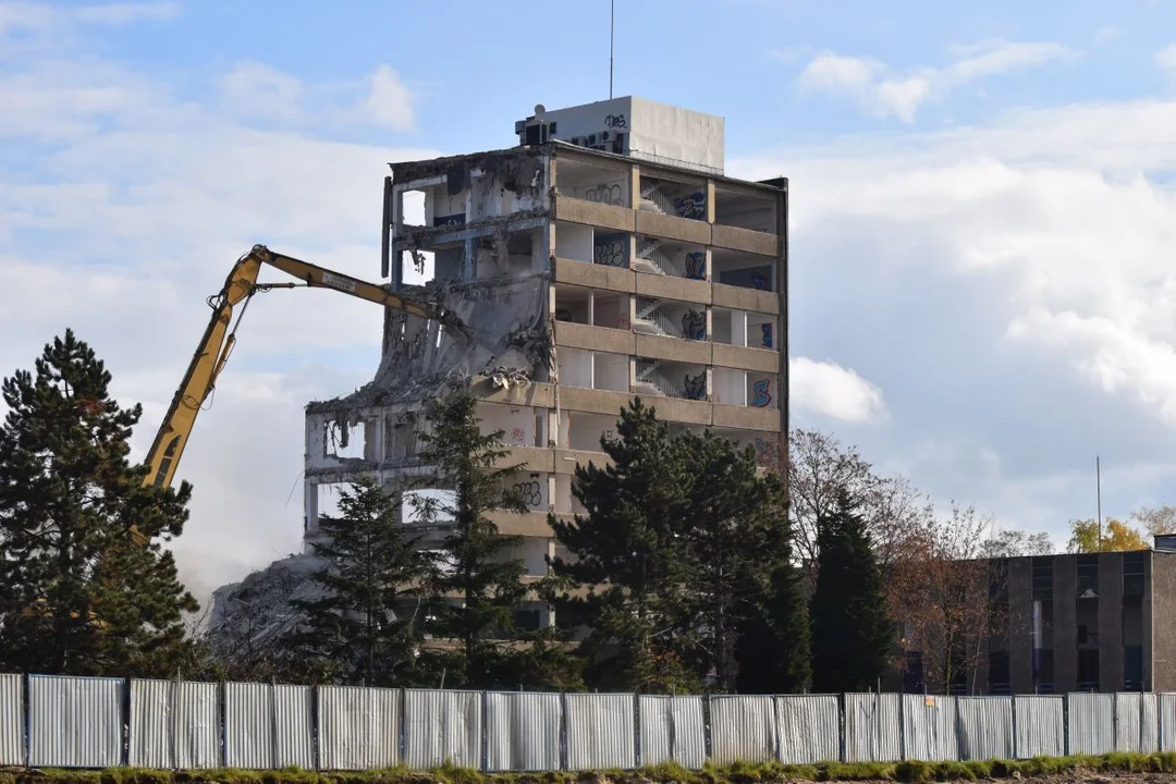 Trwa rozbiórka zakładu przy Lodowej w Łodzi