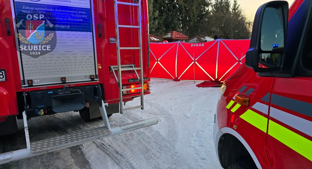 Mężczyzna był siny i nie oddychał. Dramatyczna akcja służb zakończona tragedią [ZDJĘCIA] - Zdjęcie główne