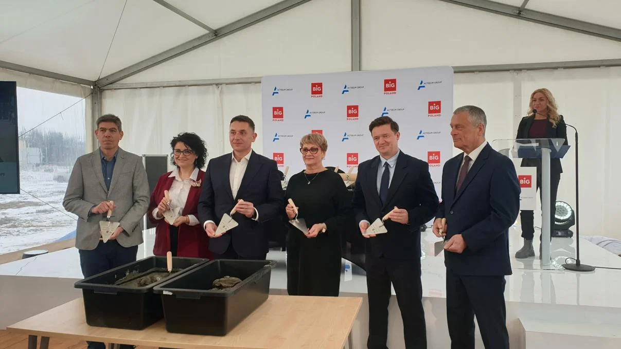 Kompaktowy gigant handlowy rośnie w regionie