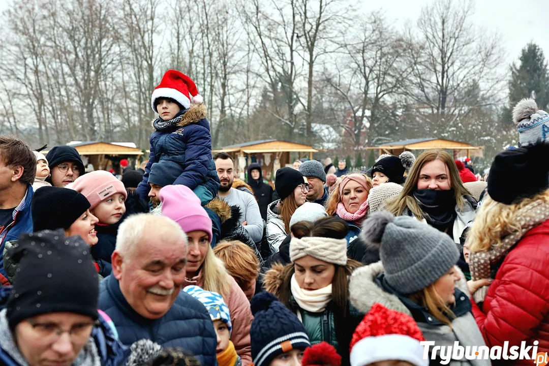 Jarmark Bożonarodzeniowy 2023 w Sulejowie. Tłumy mieszkańców i magia świąt