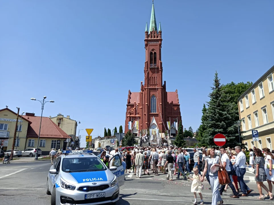 Ulicami Zgierza przeszły procesje Bożego Ciała.