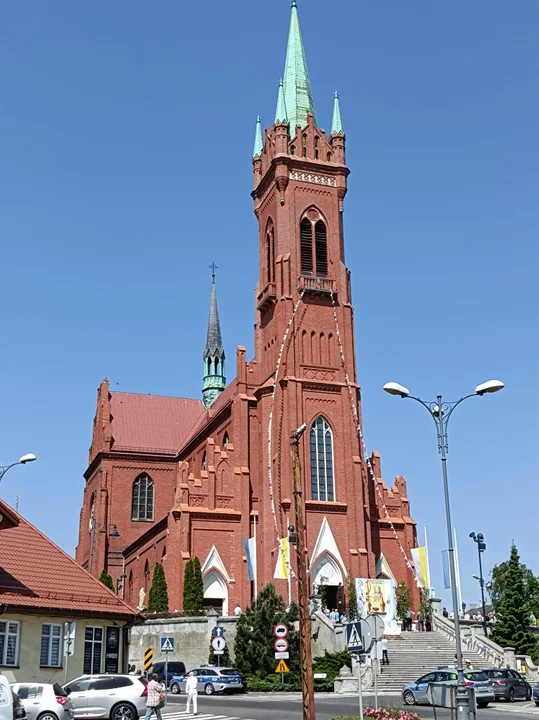 Ulicami Zgierza przeszły procesje Bożego Ciała.