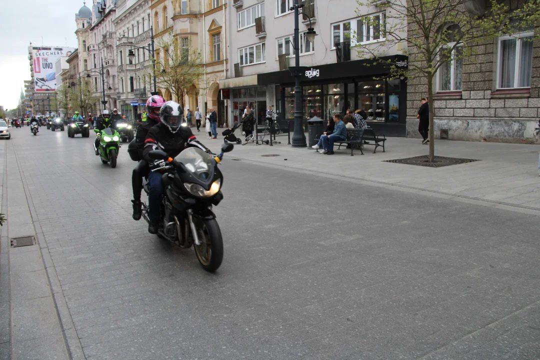 Wielka parada motocyklowa na ulicy Piotrkowskiej w Łodzi