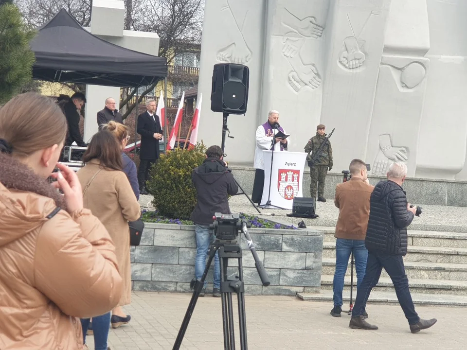 Obchody Zbrodni Zgierskiej na placu Stu straconych [zdjęcia]