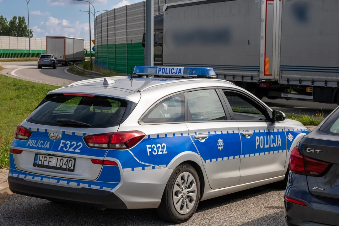 Nowy policyjny śmigłowiec nad autostradą A2 w Łódzkiem