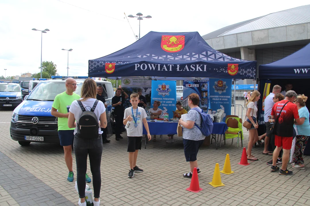 Piknik rodzinny "Bezpieczne Wakacje z Mundurem" pod Atlas Areną