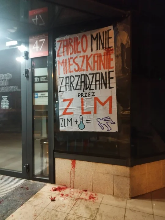 "Zabiło mnie mieszkanie w ZKM - takie plakaty zwisły w Łodzi