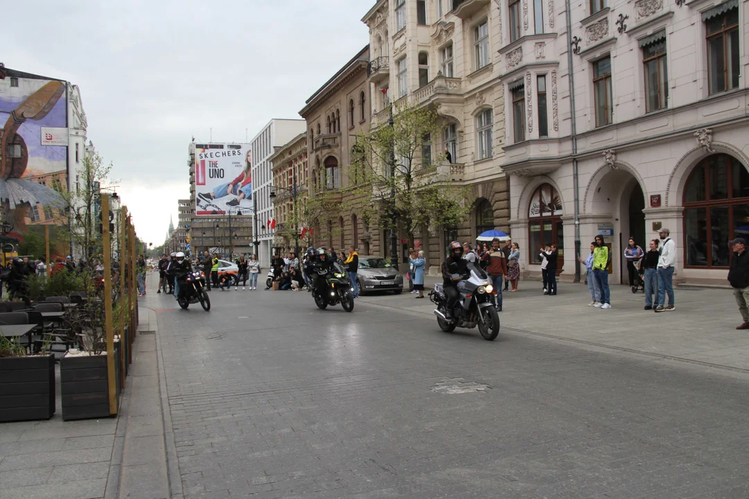 Wielka parada motocyklowa na ulicy Piotrkowskiej w Łodzi