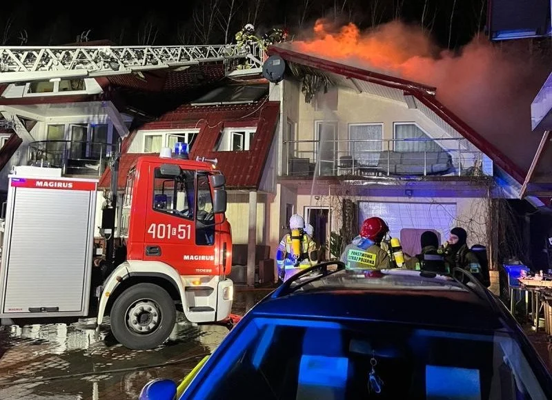 Pożar hotelu w Bełchatowie. "Okazało się, że dwóch mężczyzn brakuje" - Zdjęcie główne