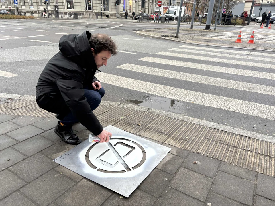 Przy łódzkich przejściach dla pieszych pojawiły się nowe piktogramy