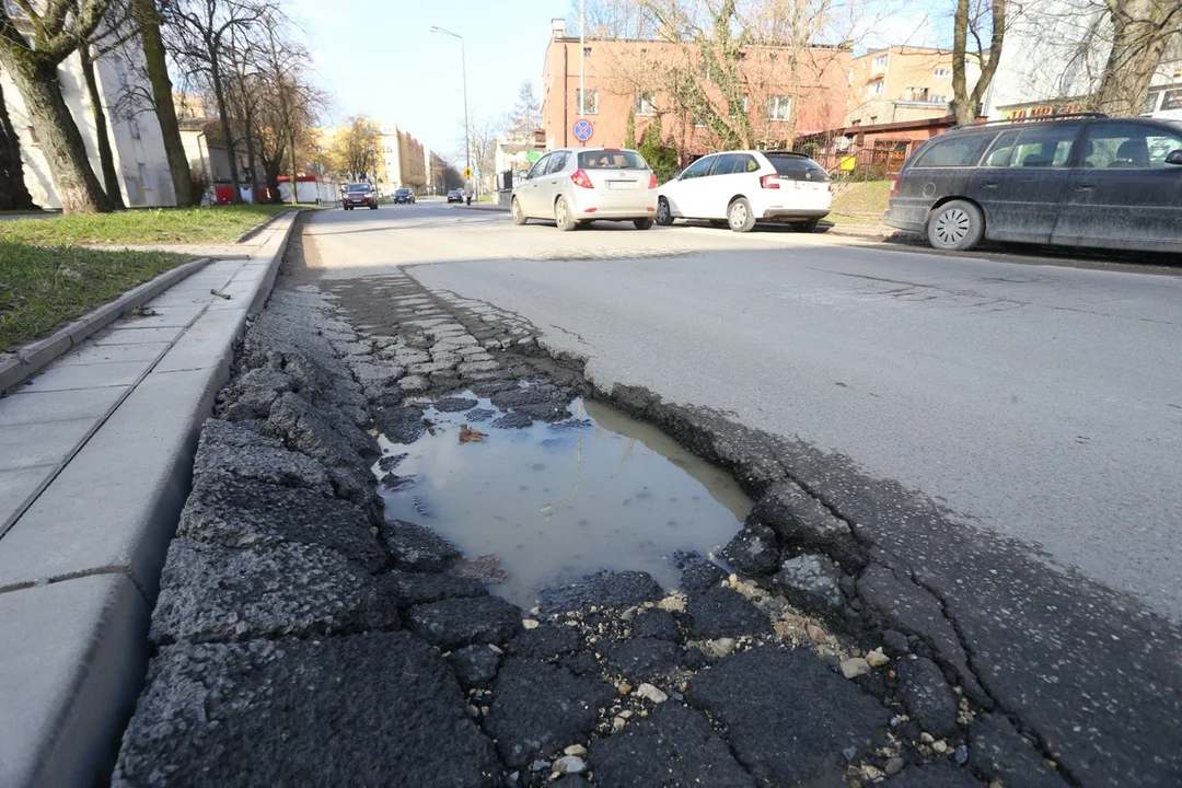 Koniec z kwiatami w dziurach. Boya-Żeleńskiego będzie znów remontowana