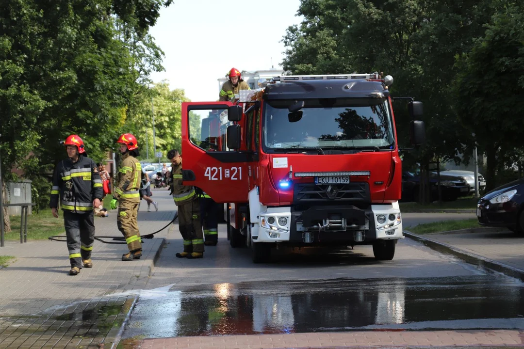 Pożar w Kutnie. Straż pożarna w rejonie Wilczej i Grunwaldzkiej