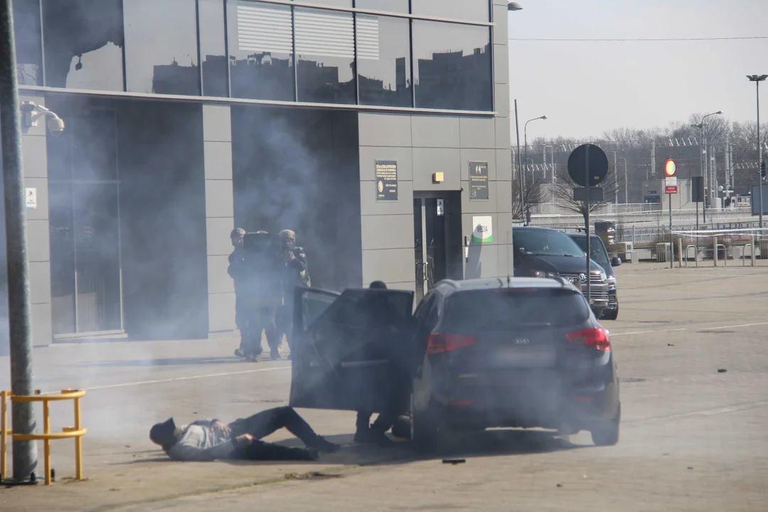 Ćwiczenia służb specjalnych na stadionie ŁKS-u