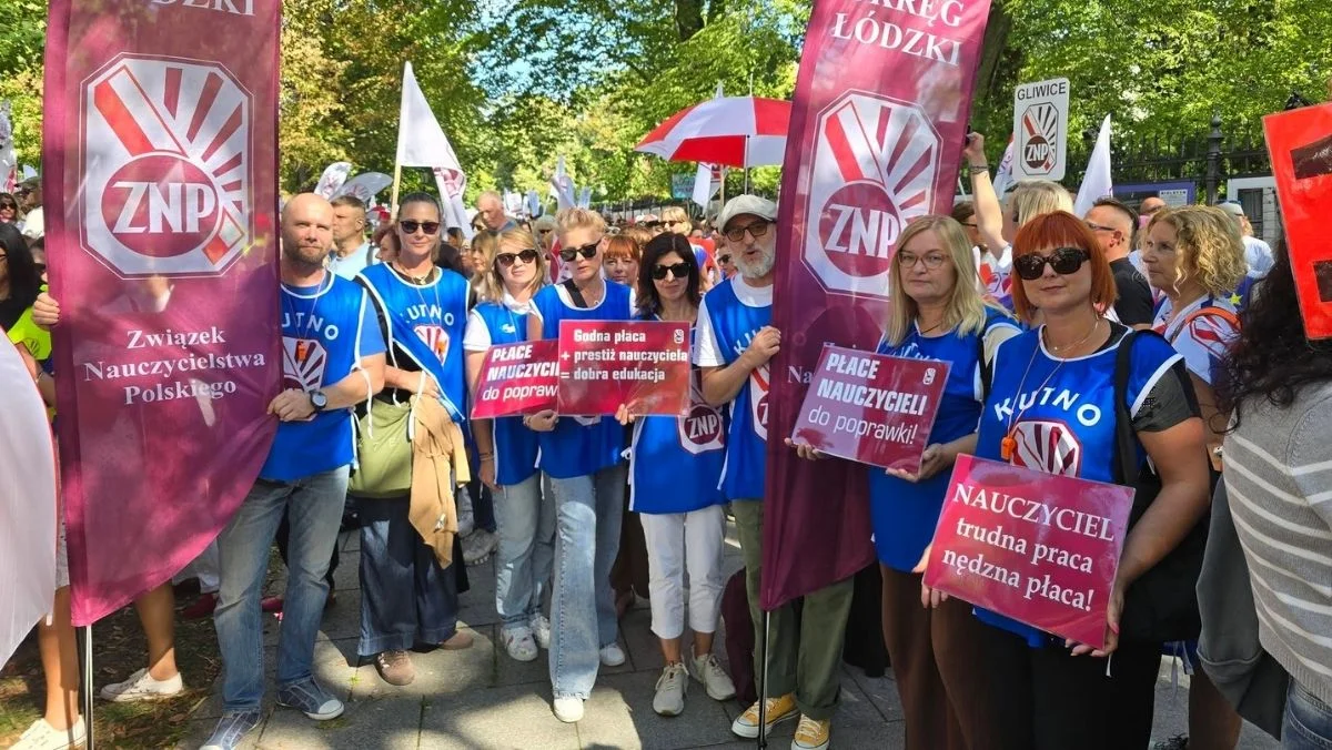 Nauczyciele z Kutna na proteście w Warszawie