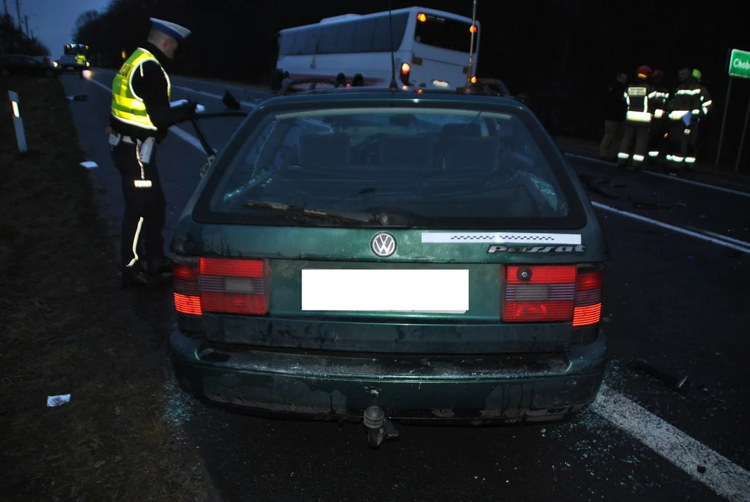 Śmiertelny wypadek niedaleko Wieruszowa. Wszystko przez urwane koło mercedesa