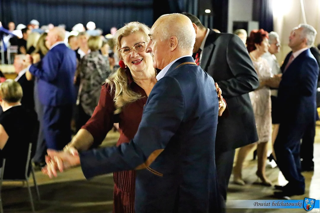 Seniorzy ruszyli do tańca. Zobacz, jak bawili się na swoim święcie [FOTO] - Zdjęcie główne