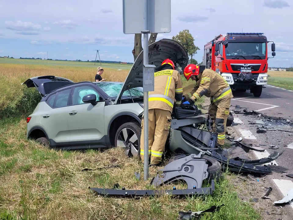 Groźny wypadek niedaleko Kutna. Droga całkowicie zablokowana [ZDJĘCIA] - Zdjęcie główne