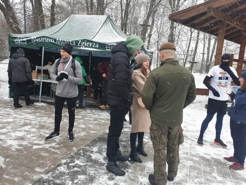 Bieg Tropem Wilczym w Zgierzu. Mimo kiepskiej pogody było naprawdę gorąco