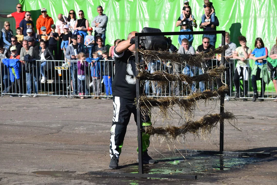 Giganty na czterech kołach zrobiły duże show! Widowiskowy pokaz monster trucków