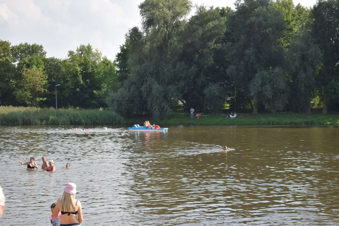 Łodzianie wypoczywają na Stawach Jana