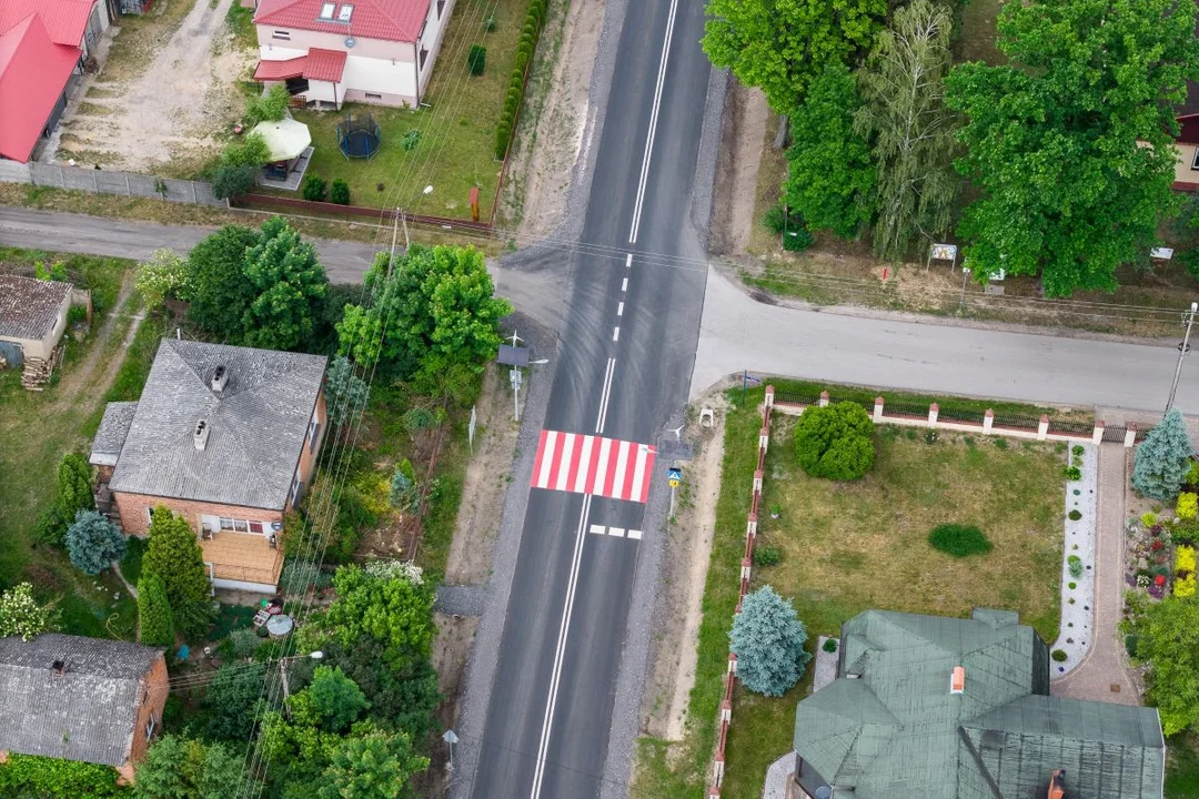 Kierowcy korzystający z drogi wojewódzkiej nr 716 mogą już jeździć po nowej nawierzchni.