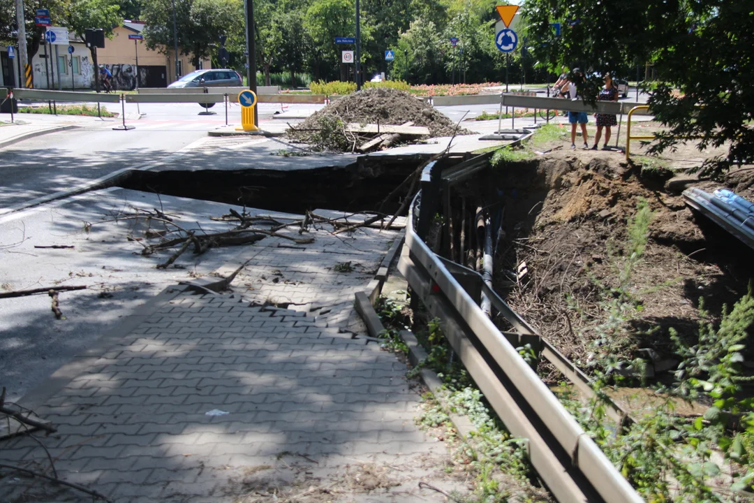 Co dalej z zawalonym mostem nad rzeką Bałutką?