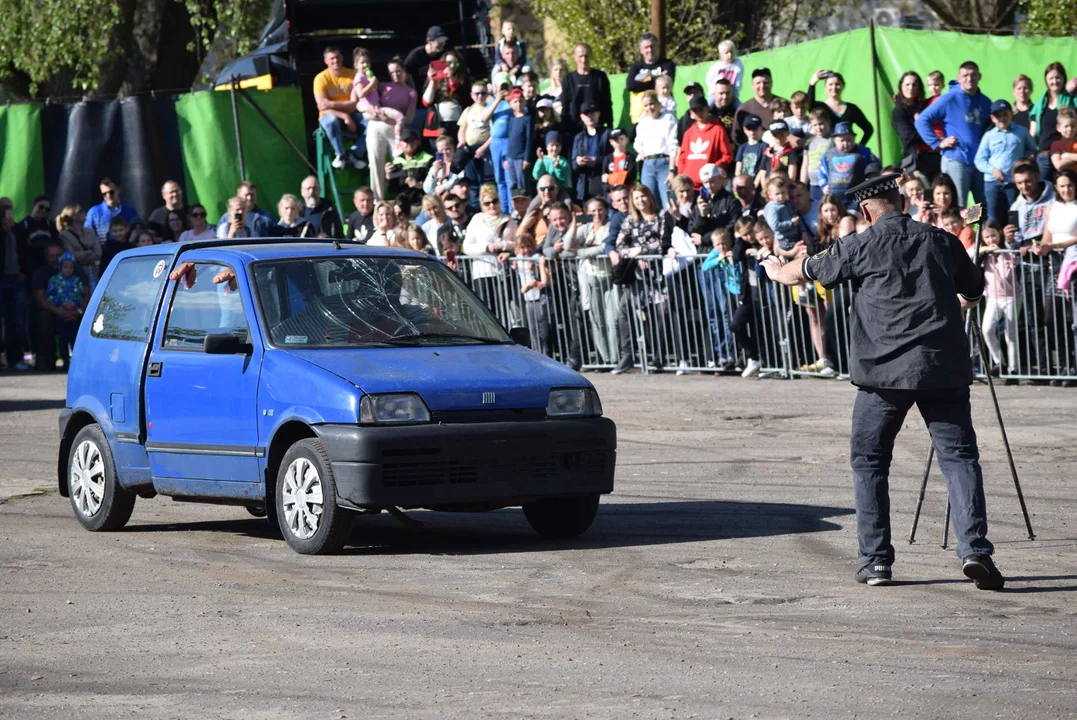 Giganty na czterech kołach zrobiły duże show! Widowiskowy pokaz monster trucków