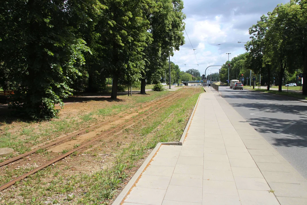 Takiego dojścia do przystanku jeszcze nie było