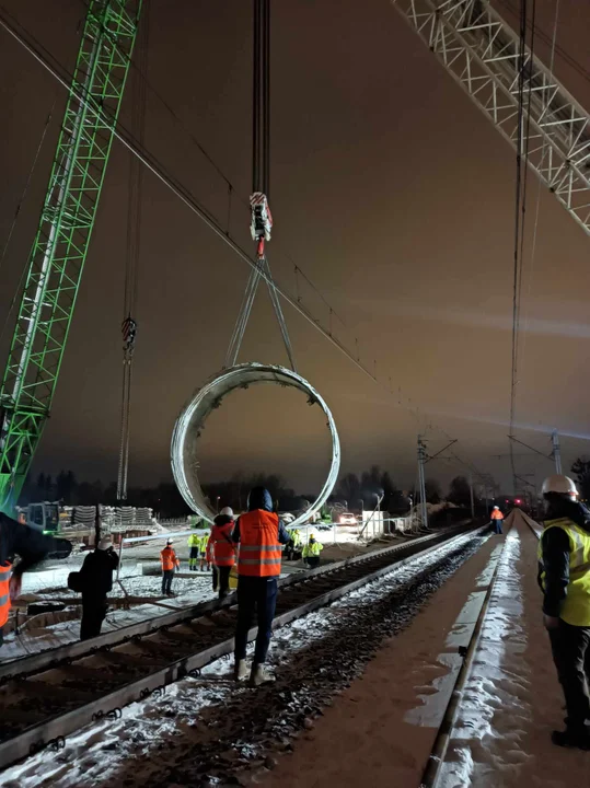 Przenoszenie TBM Faustyny nad torami