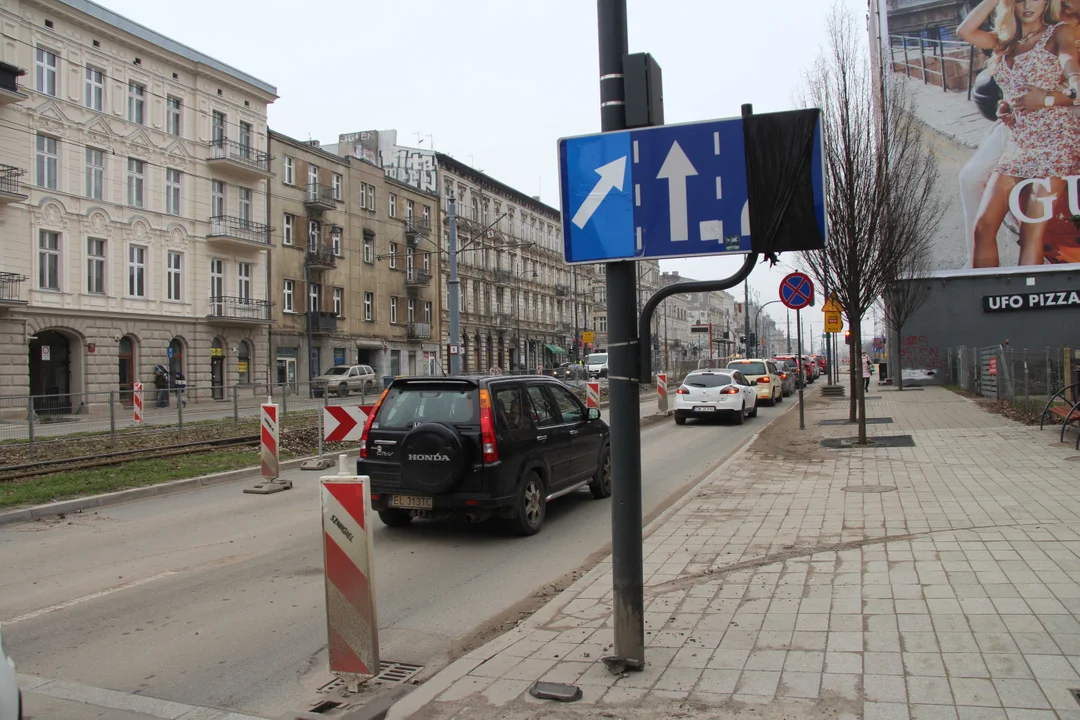 Absurd drogowy na ulicy Zachodniej w Łodzi