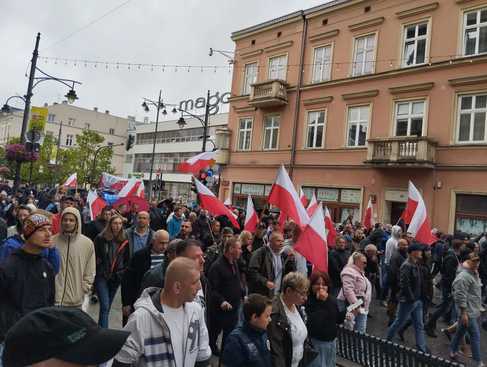 Marsz kibiców ŁKS-u i Widzewa przeciw imigracji