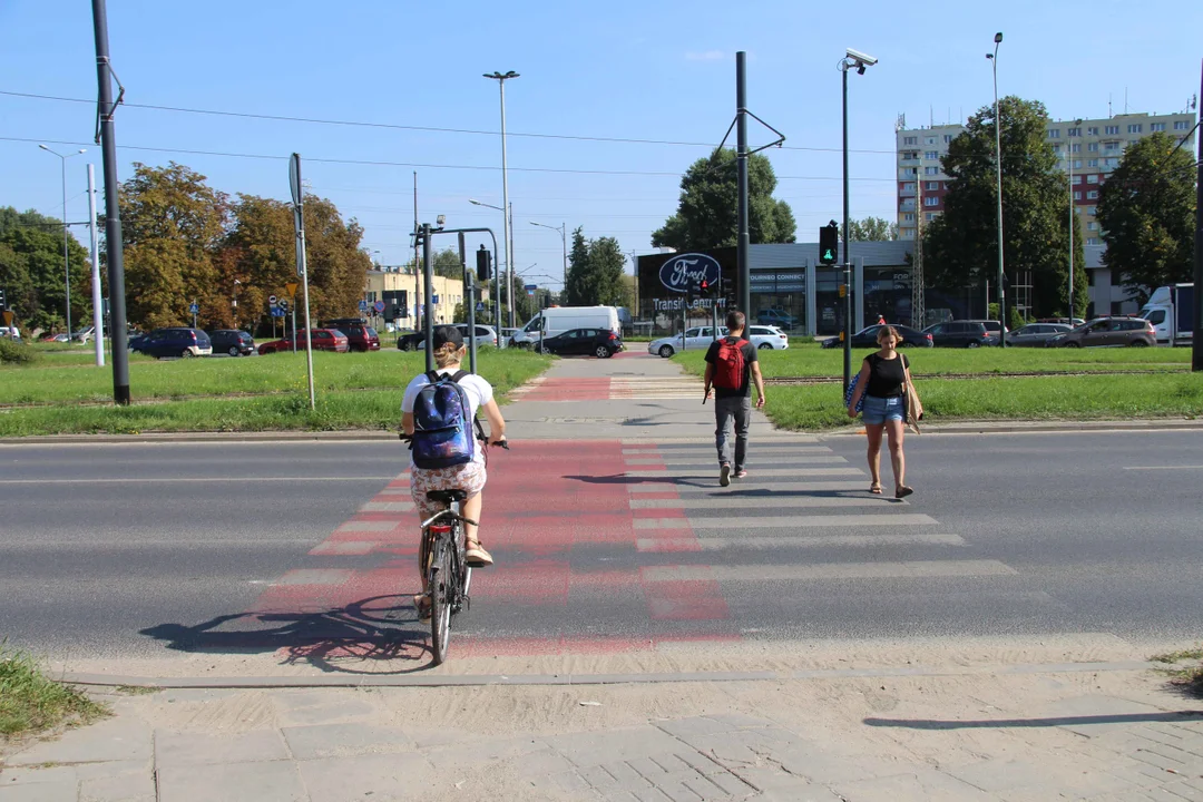 Przejazd dla rowerzystów na al. Włókniarzy w Łodzi