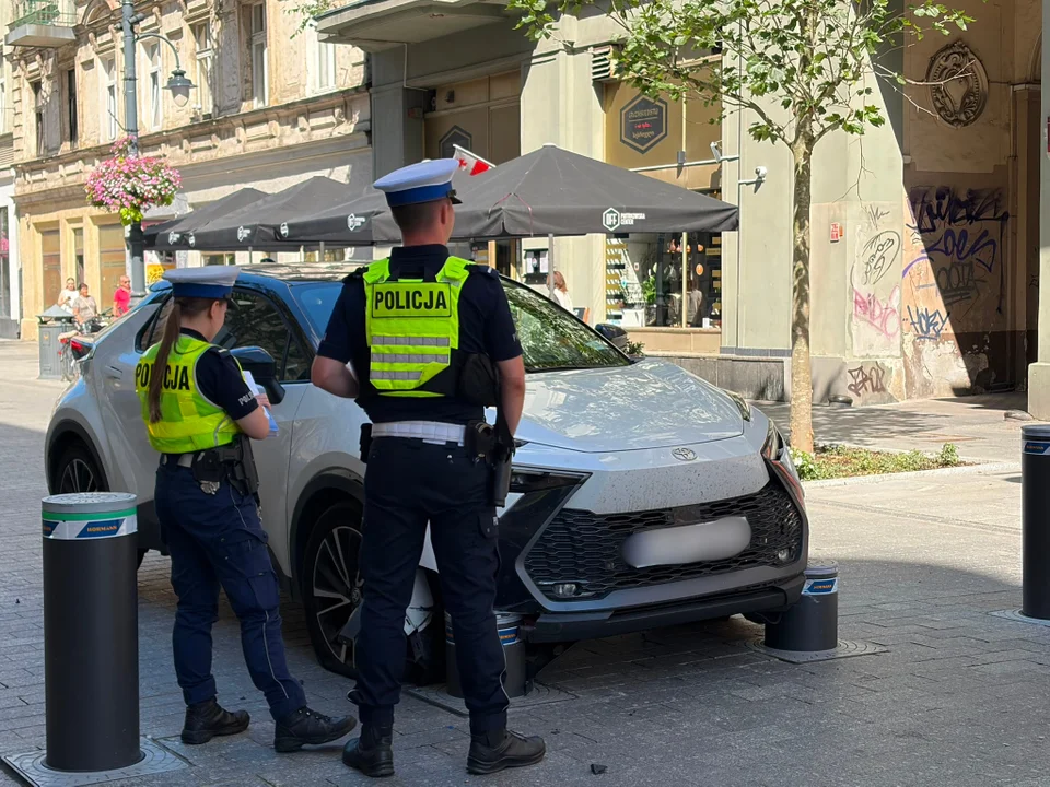 Słupki kontra auto