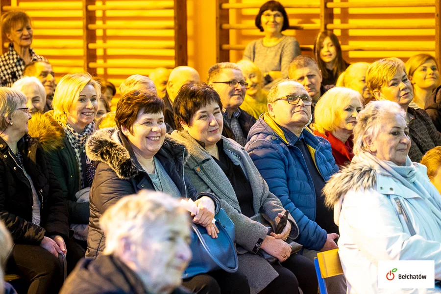 Uczniowie uczcili dzień Babci i Dziadka. Zadbali o bezpieczeństwo seniorów [FOTO] - Zdjęcie główne