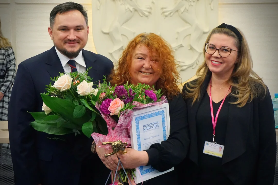 Bożena Gajewska i Wiesław Paluchowski z nagrodami Miasta Kutno