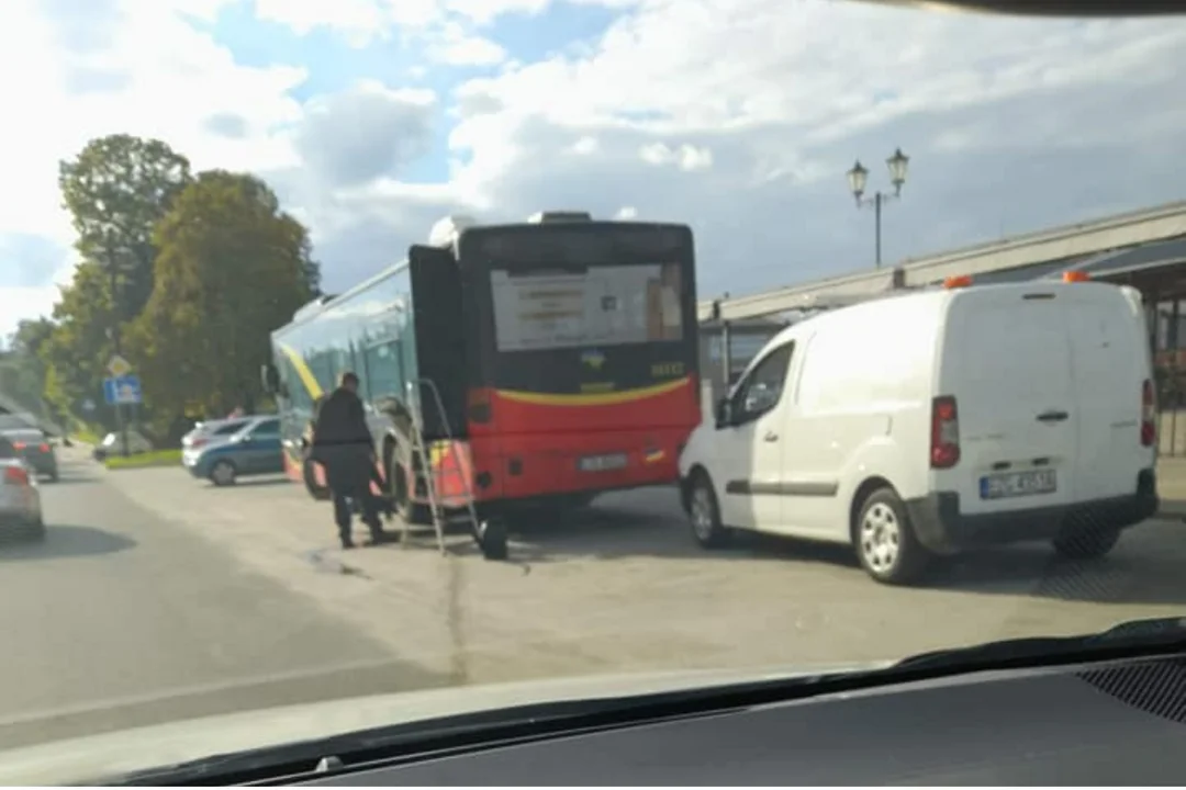 Zgierskie autobusy nie przejeżdżają lub stoją popsute na przystankach.