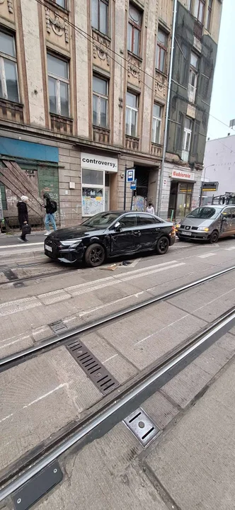 Wykolejenie tramwaju MPK Łódź na Legionów [ZDJĘCIA]