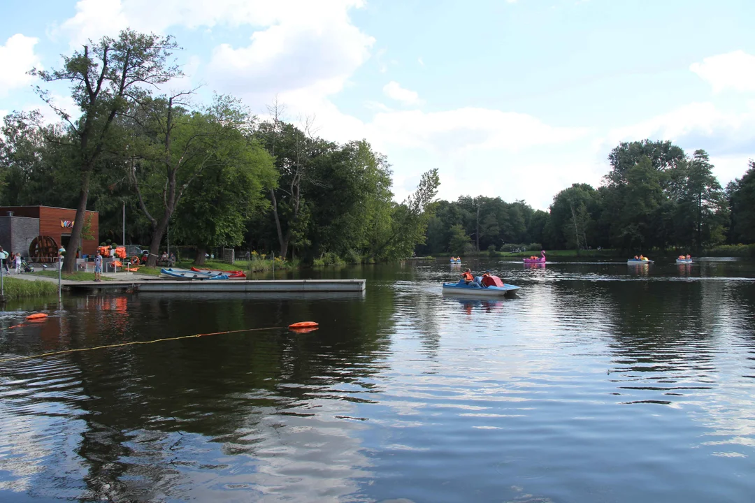 Piknik rodzinny w parku na Młynku w Łodzi