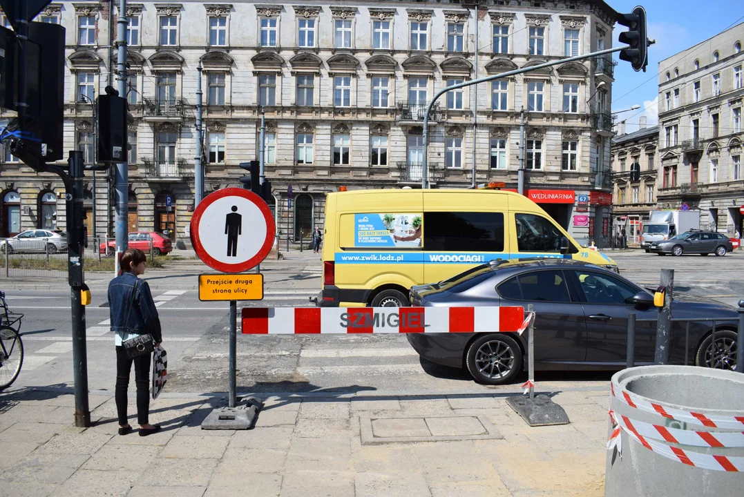 Zakaz wejścia na przejście, które prowadzi do przystanku. Ludzie przecierali oczy ze zdziwienia [ZDJĘCIA]