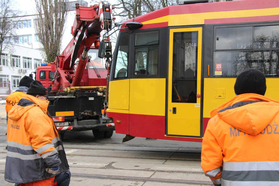 Wykolejenie tramwaju MPK Łódź na Bałutach