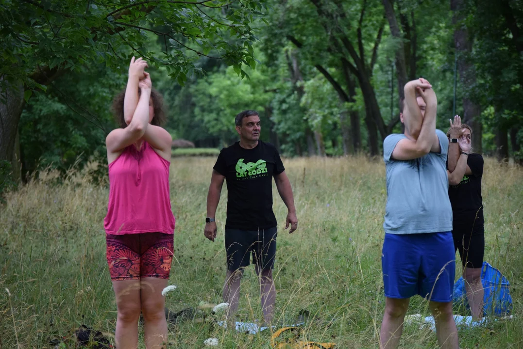 Joga w parku na Zdrowiu