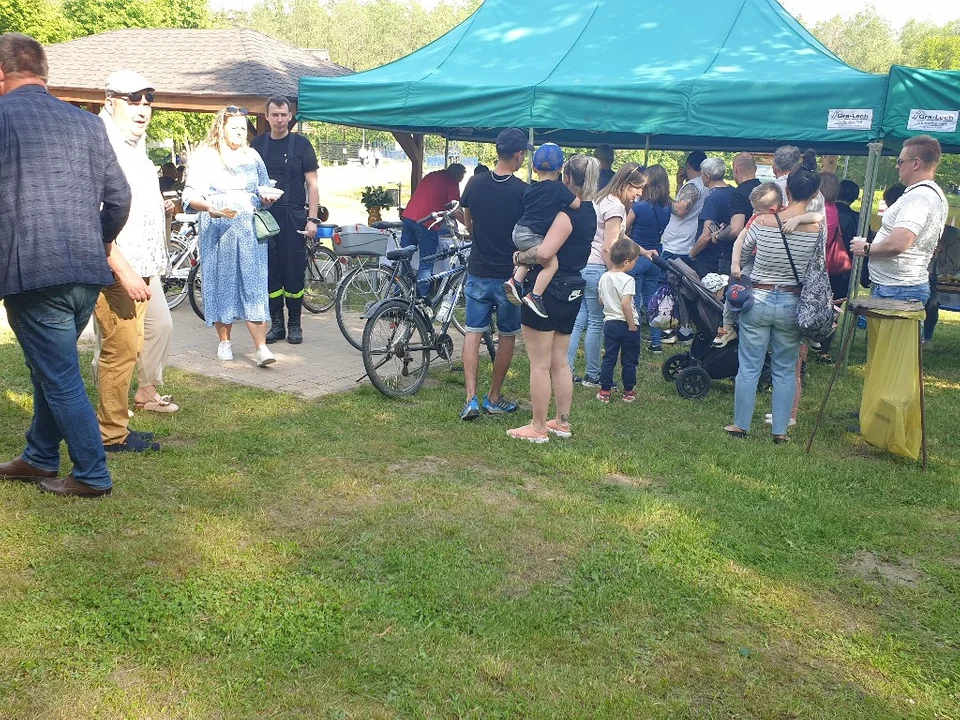 Piknik Strażacki w Dzierżąznej pod Zgierzem. Piękna pogoda i mnóstwo atrakcji, muzyki i dobrego jedzenia [zdjęcia]